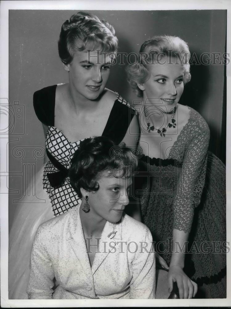 1956 Press Photo Palette Hairstyle from Berlin Hairdressers - nea32118 - Historic Images