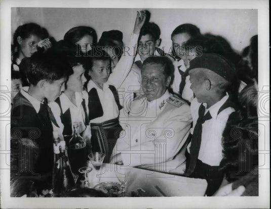 Press Photo Yugoslavia Tito Supporters Belgrade - nea32518 - Historic Images