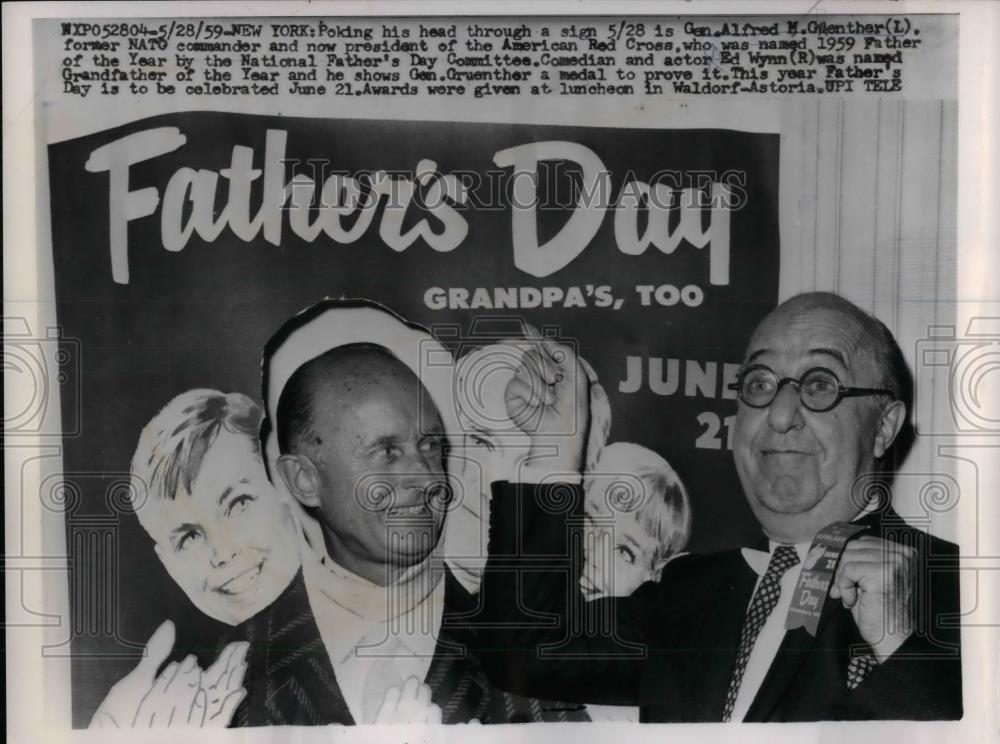 1959 Press Photo Gen Alfres Guenther of Red Cross &amp; actor Ed Wynn - nea33476 - Historic Images