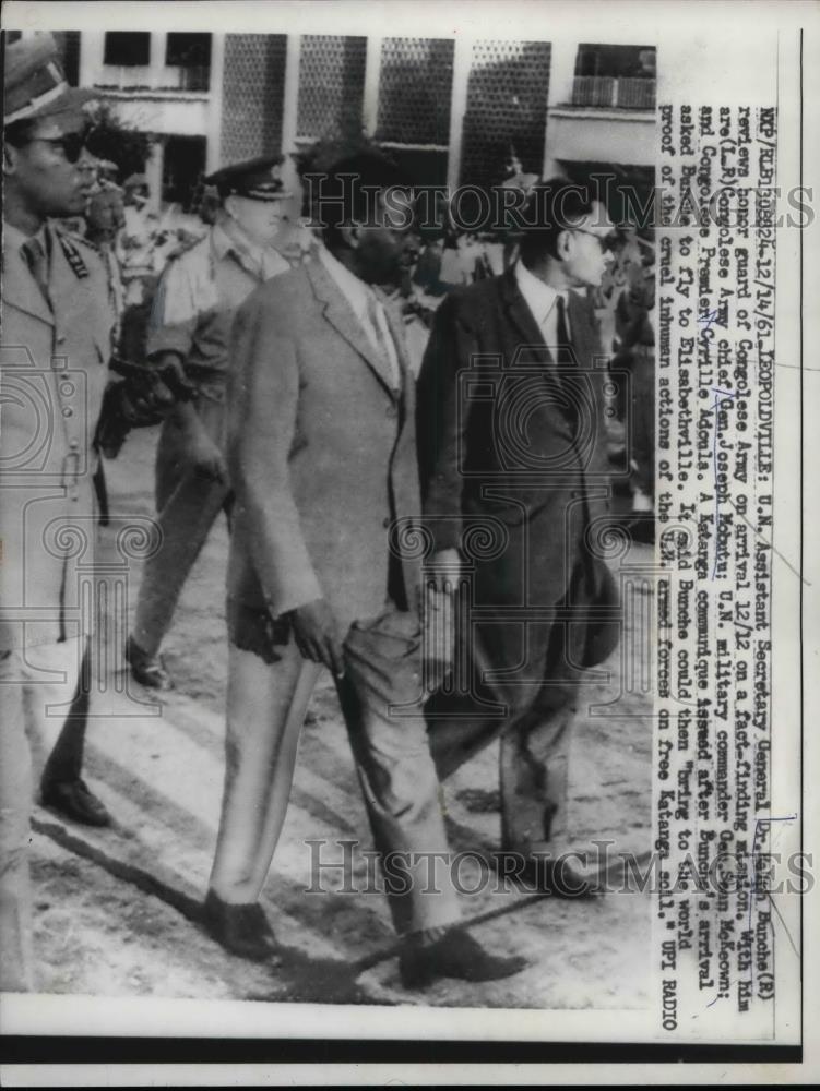 1961 Press Photo UN Asst Sec Gen Ralph Bunche Reviews Congolese Army Honor Guard - Historic Images