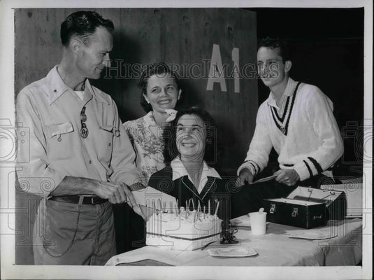 1943 Press Photo Mr & Mrs Huffman Celebrate 23 Years of Marriage at Work Vultee - Historic Images