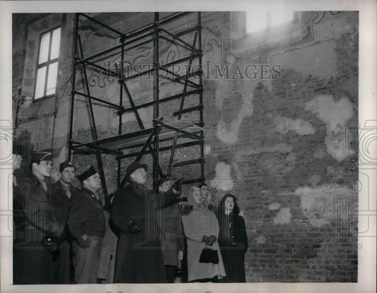 1947 Press Photo Partially destroyed monastery in Milan, Italy - nea33746 - Historic Images