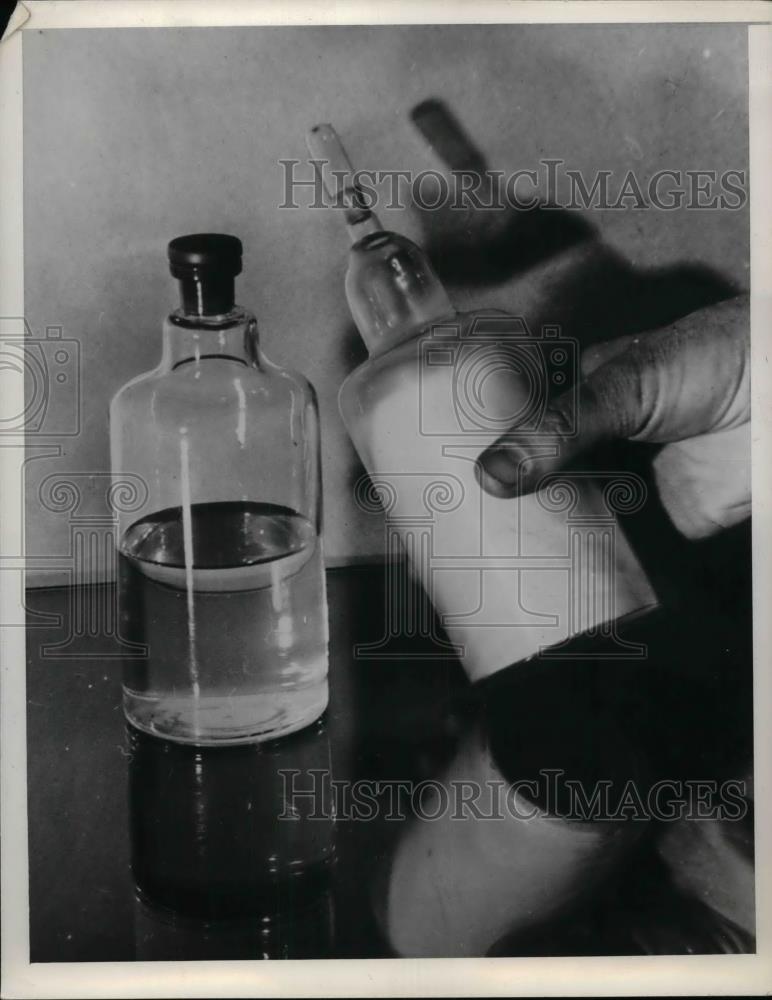 1941 Press Photo A doctor with bottles of medicine - nea30144 - Historic Images