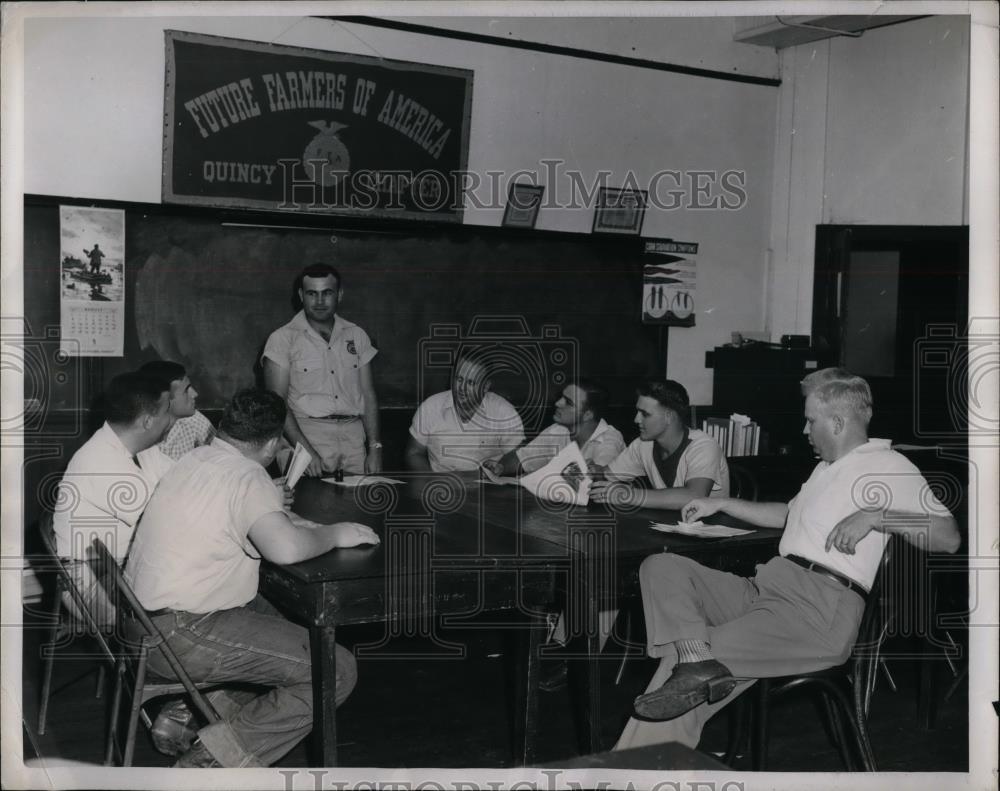 1950 Press Photo President Of Quincy Chapter Of FFA talks With Teachers - Historic Images