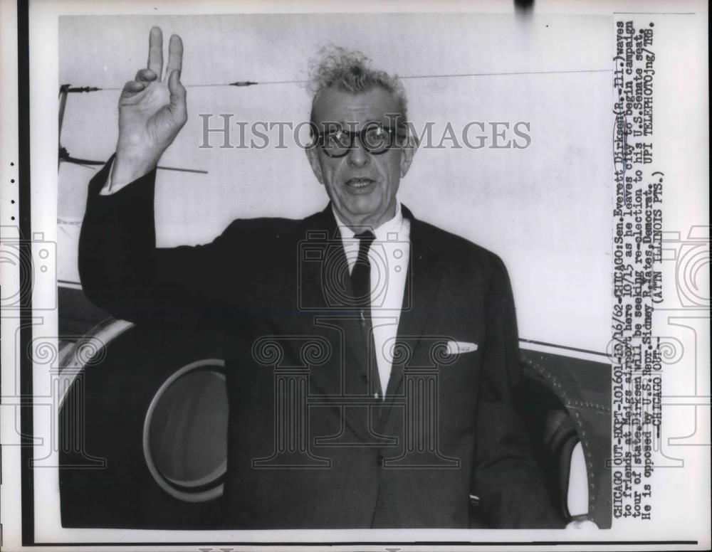 1962 Press Photo Sen. Everett Dirksen waves at Maigs airport campaign - Historic Images