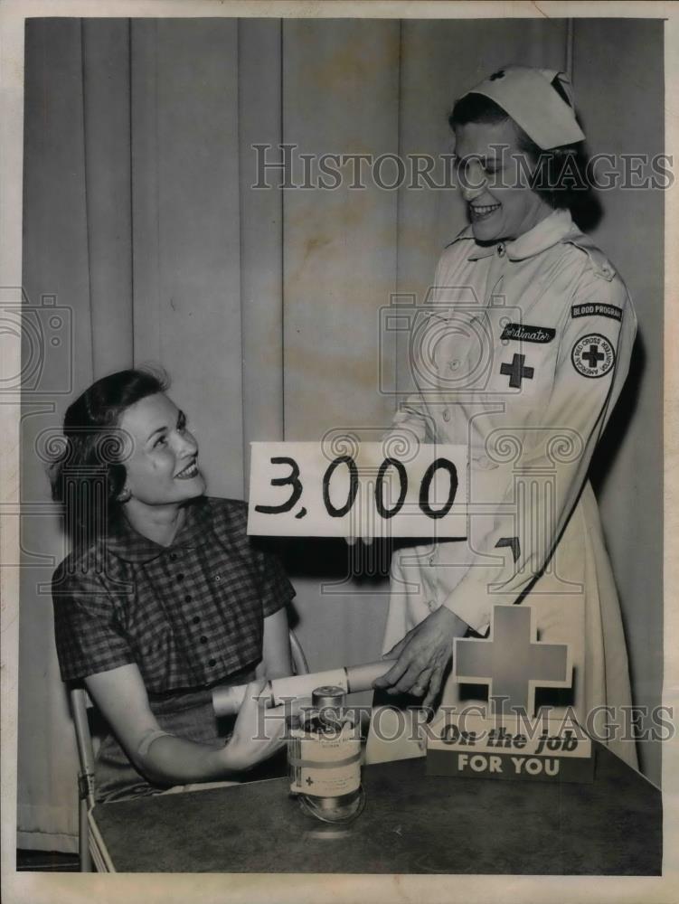 1959 Press Photo Mrs. R. E. McDowell, Mrs. Russell Winterbothom, Red Cross - Historic Images