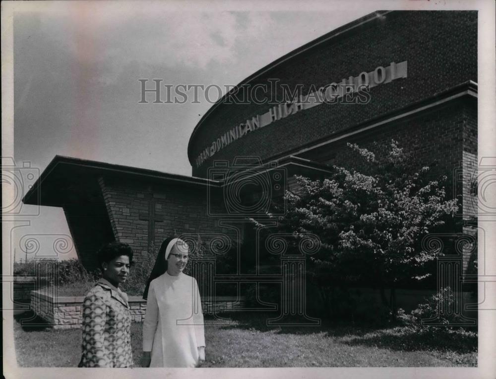 1970 Press Phot Mrs Mildred Smith &amp; Sister Grace Ellen Haban Dominican High - Historic Images