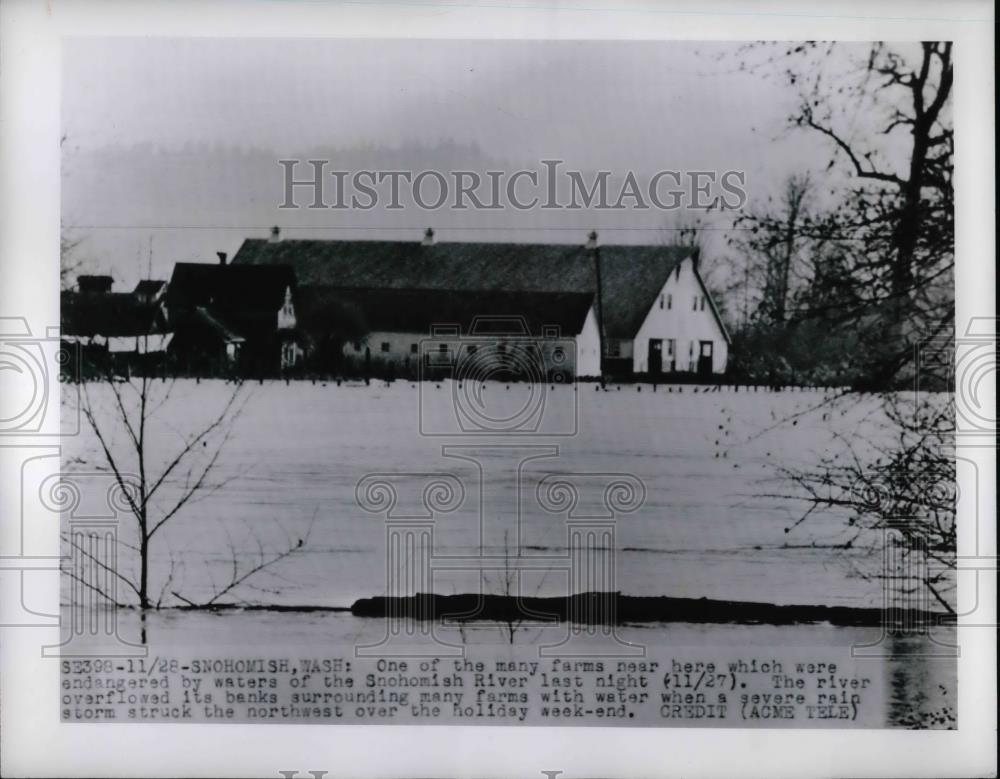 1949 Press Photo A farm endangered by Snohomish river flood waters - nea32698 - Historic Images