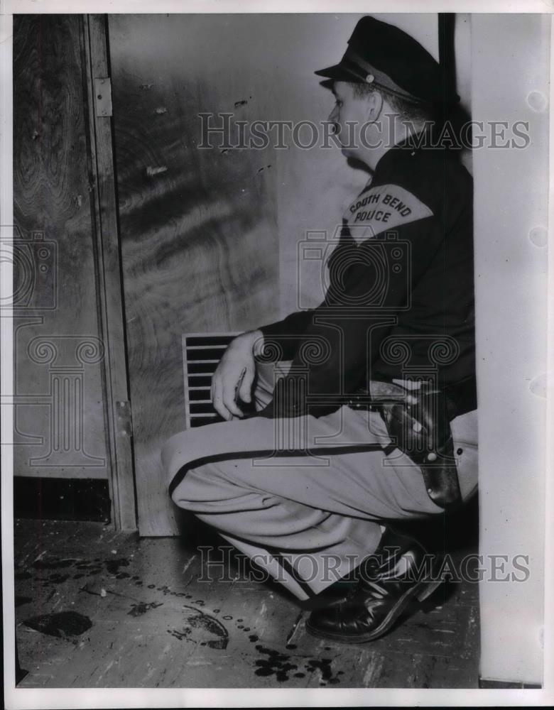 1952 Press Photo Patrolman Christian Koehler Examines Holes In Door By Slugs - Historic Images