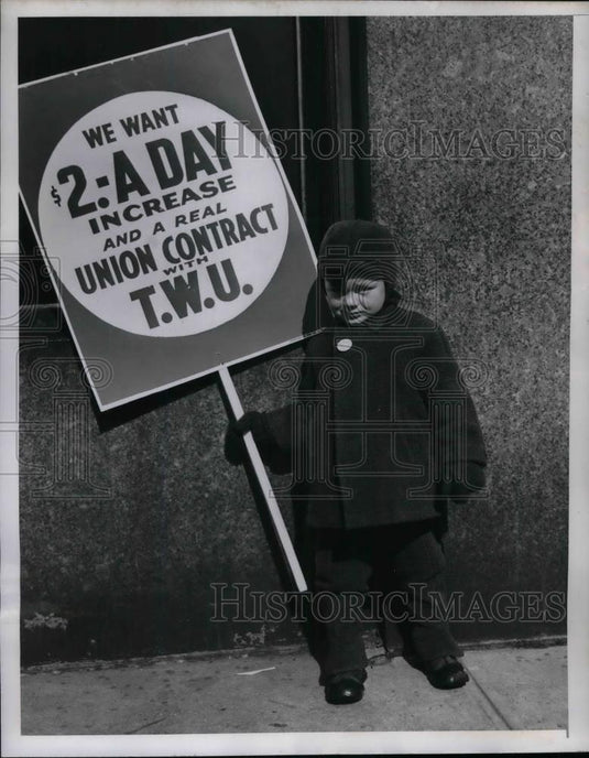 1946 Press Photo Ronald Kirk Participates In CIO Transportation Workers Protest - Historic Images