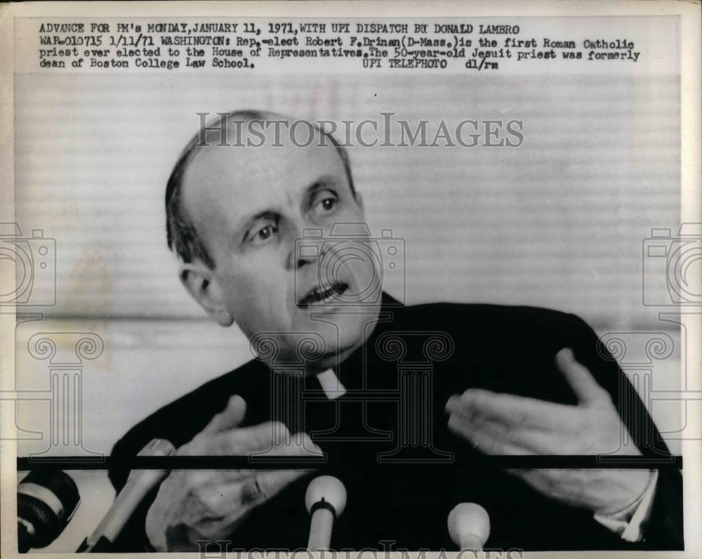 1971 Press Photo Representative Elect Robert F. Drinan Roman Catholic - Historic Images