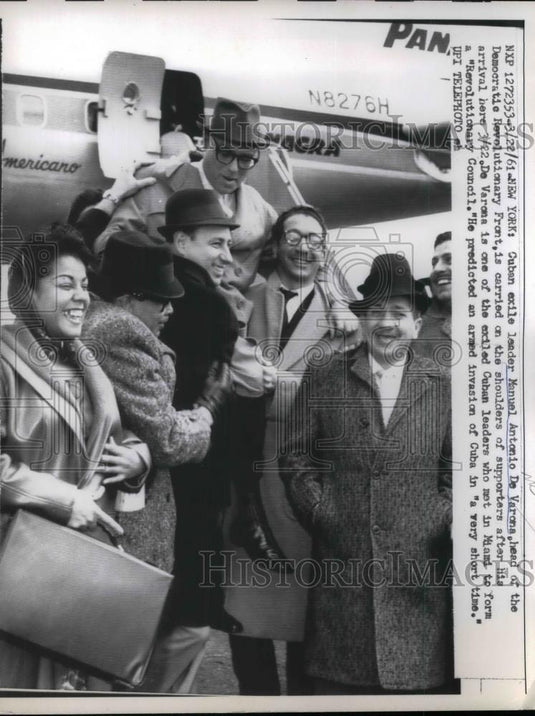 1961 Press Photo Cubal exile leader Manuel Antonio De Varona & supporters - Historic Images