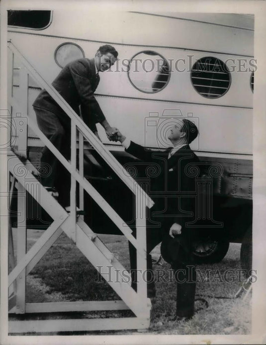 1936 Press Photo Cuban Counsel Eduardo Hermendex & Walter Shulke - nea33059 - Historic Images