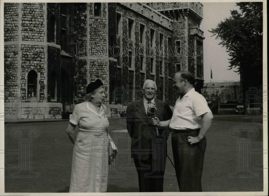 1955 Press Photo Mr. and Mrs. Ernest Hoare of Cleveland, OH - nea32659 - Historic Images