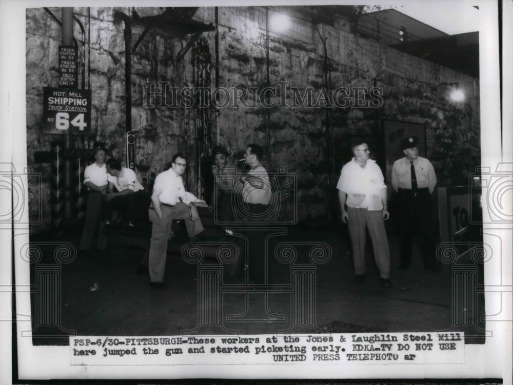 1955 Press Photo Workers of Jones &amp; Laughlin Steel Mill picket outside the plant - Historic Images