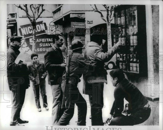 1970 Press Photo Uruaguay soldiers search civilians looking for kidnap victim - Historic Images