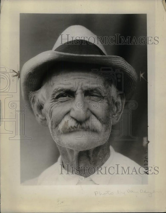 1975 Press Photo J.M. Genell. - Historic Images