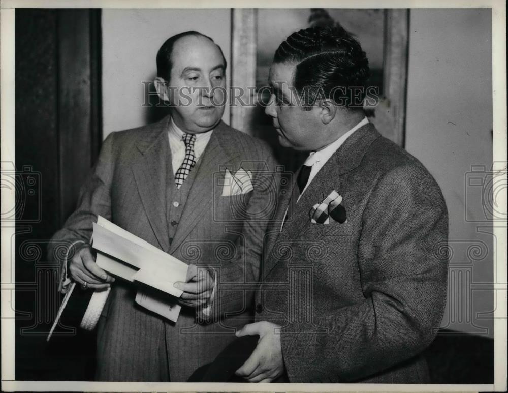 1937 Press Photo John Montague &amp; his atty Jerry Geisler for robbery charge - Historic Images