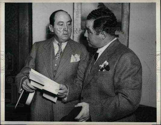 1937 Press Photo John Montague & his atty Jerry Geisler for robbery charge - Historic Images