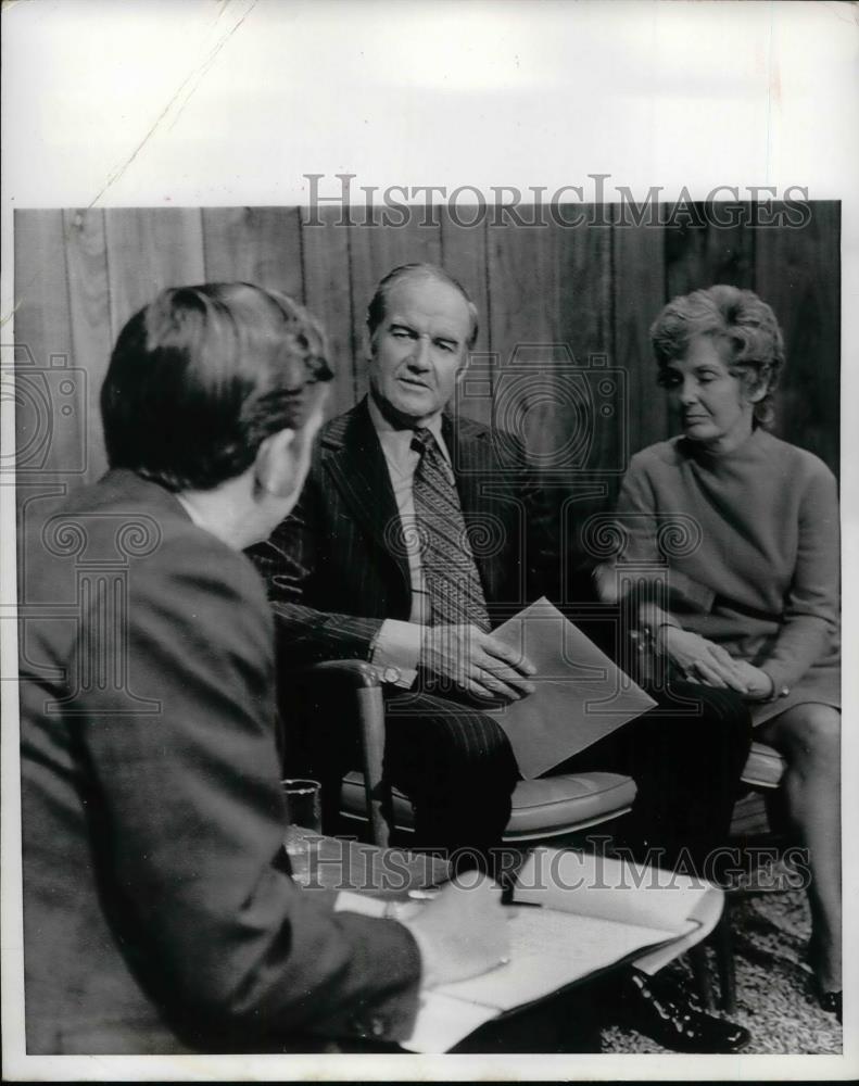 1971 Press Photo Senator George McGovern and his wife &amp; Ron Larsen - nea32223 - Historic Images
