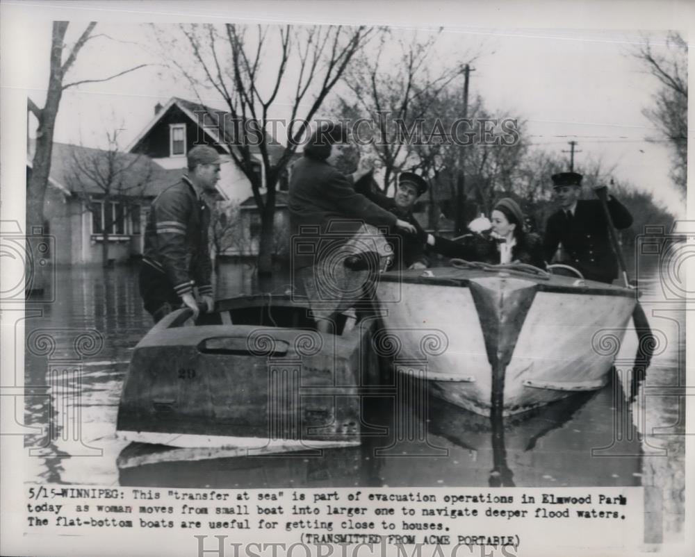 1950 Press Photo Evacuation Operations in Winnepeg Due to Flood - nea31000 - Historic Images
