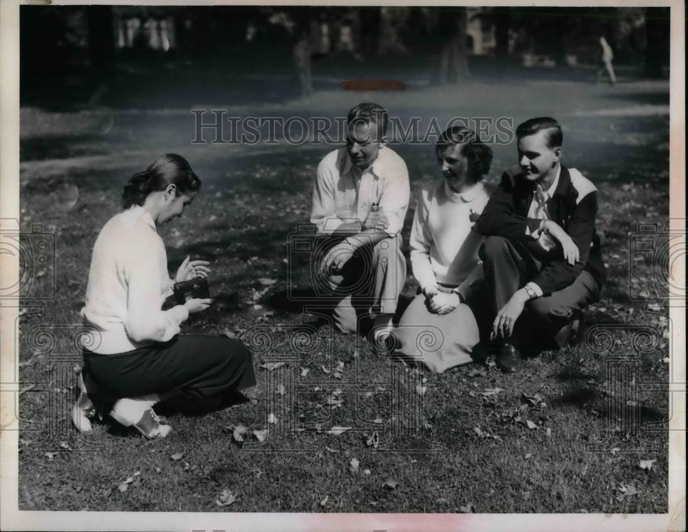 1951 Press Photo Youngster at the park taking Picture, Eleanor Welster. - Historic Images