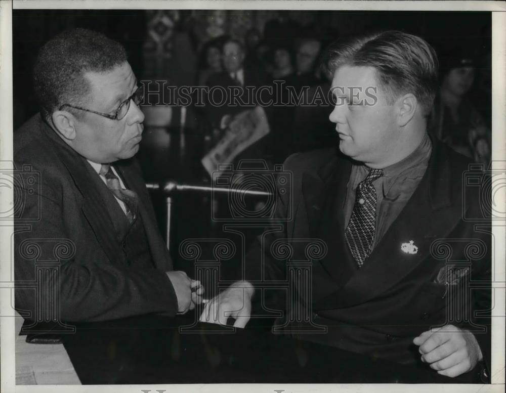 1937 Press Photo Atty. Hugh Mc Beth w/ wanted John W. Hunt at trial - nea30412 - Historic Images