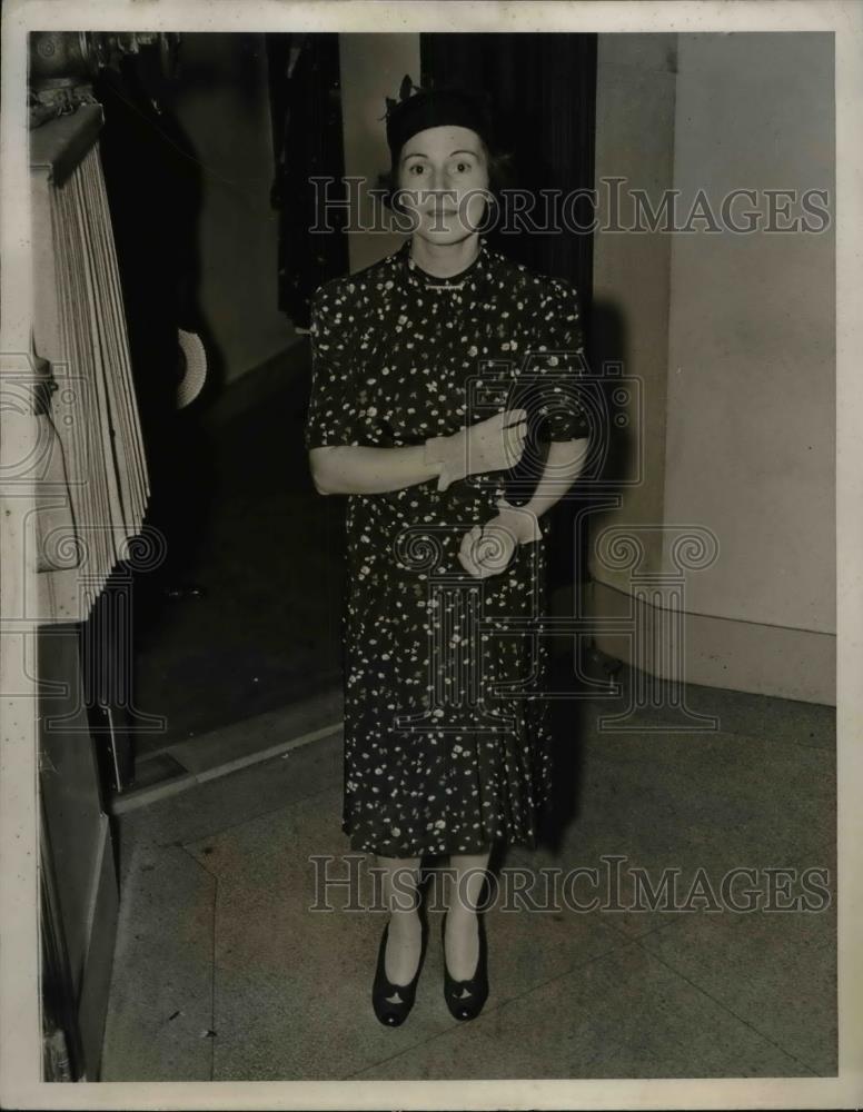 1938 Press Photo Wife of District Attorney Mrs Thomas Dewey - nea31407 - Historic Images