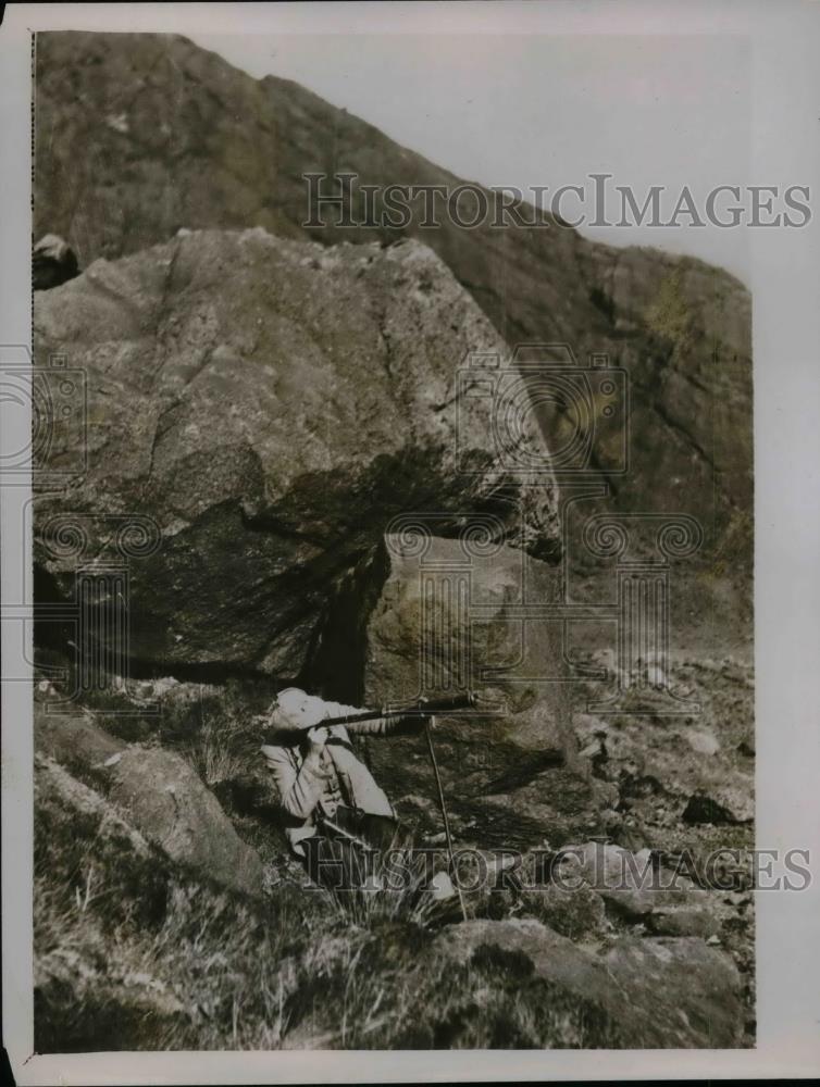 1928 Press Photo Hunter in Cullin Hills, Scotland looks for red deer - nea29429 - Historic Images