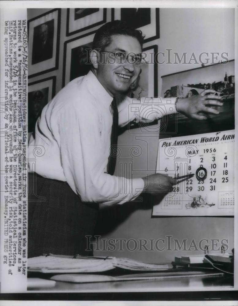 1956 Press Photo Sidney Hawkins Suspended Air Force Statidtician - nea33099 - Historic Images