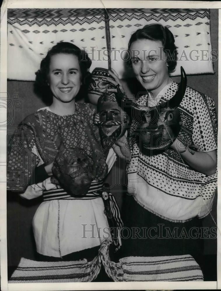 1935 Press Photo Mary Evers, Nancy Nolen, Mask Collection at Univ. So. CA - Historic Images