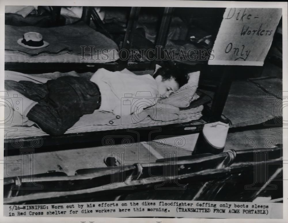 1950 Press Photo Evacuation Operations in Winnepeg Due to Flood - nea31001 - Historic Images