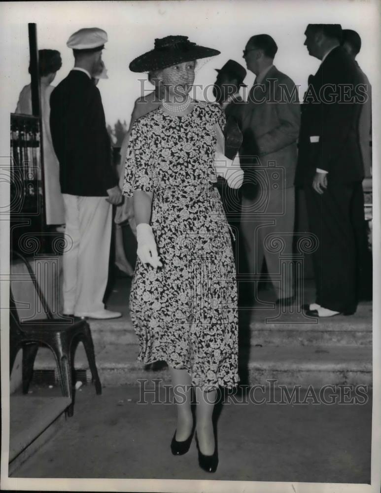 1946 Press Photo Lady Balson at Hialeah Racetrack in Miami, Florida - nea30743 - Historic Images