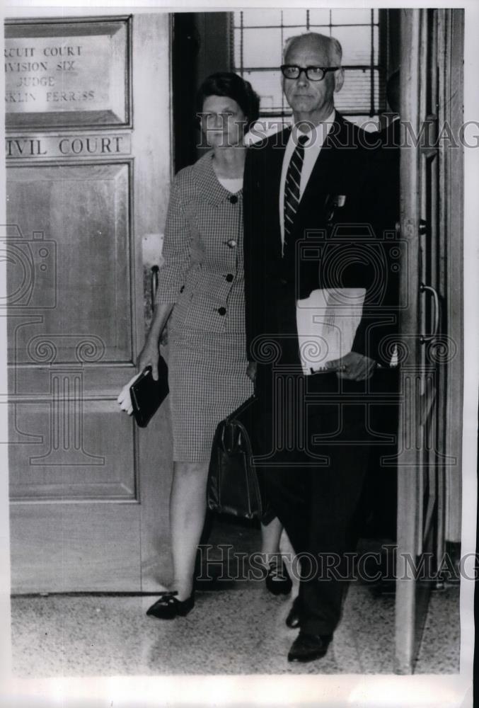 1968 Press Photo Circuit Judge John Hasler &amp; Wife Had Affair with Dancer - Historic Images