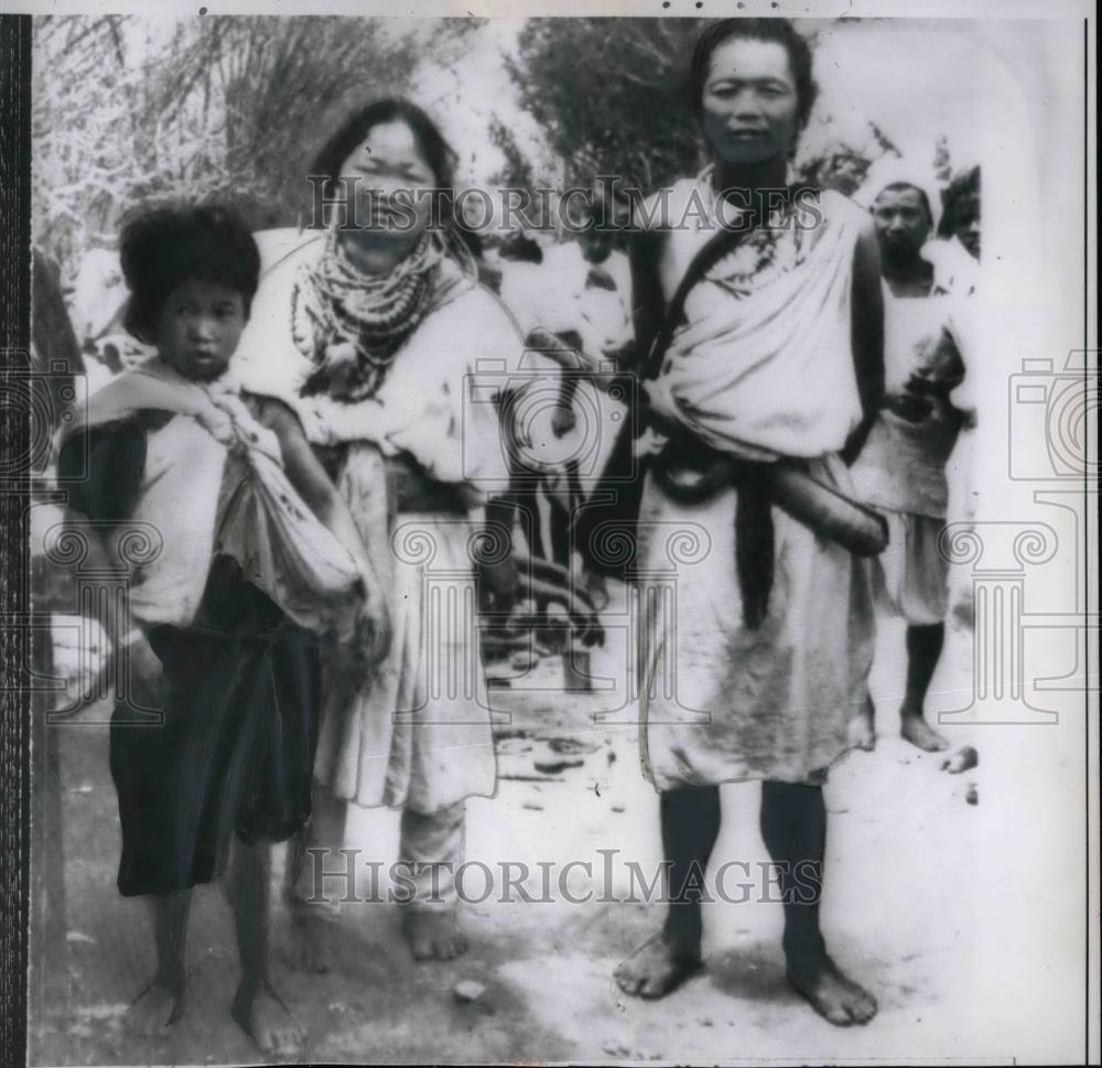 1962 Press Photo Himalaya Dafla Tribe Family Arrives At Bazaar - nea31927 - Historic Images