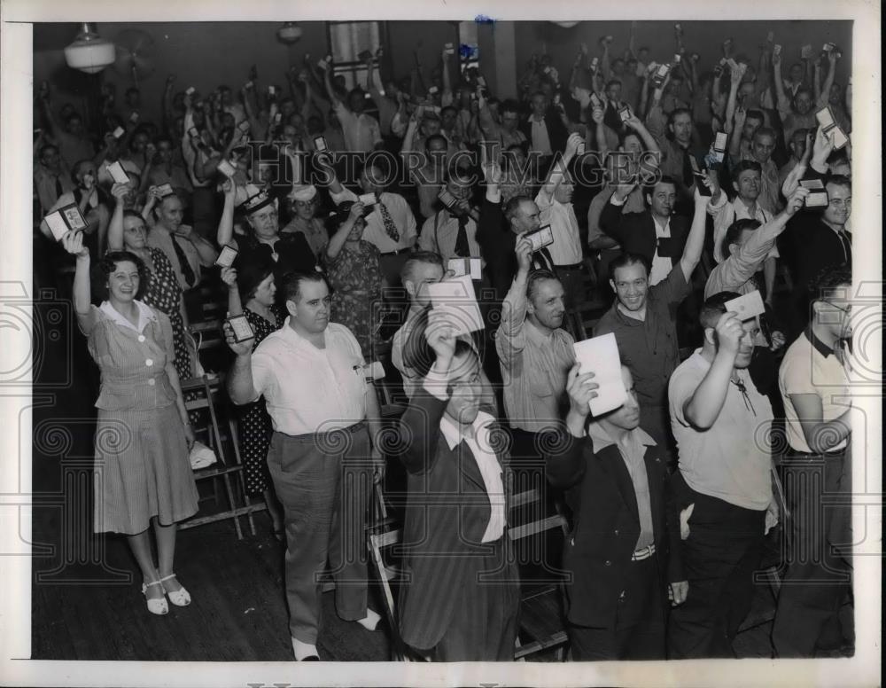 1941 Press Photo New York Transportation Workers Take Strike Vote - nea31925 - Historic Images