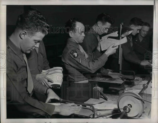 1948 Press Photo Cpl. R.M Bahr, PFT. Frank Rogers, and PVT. James Fanning - Historic Images