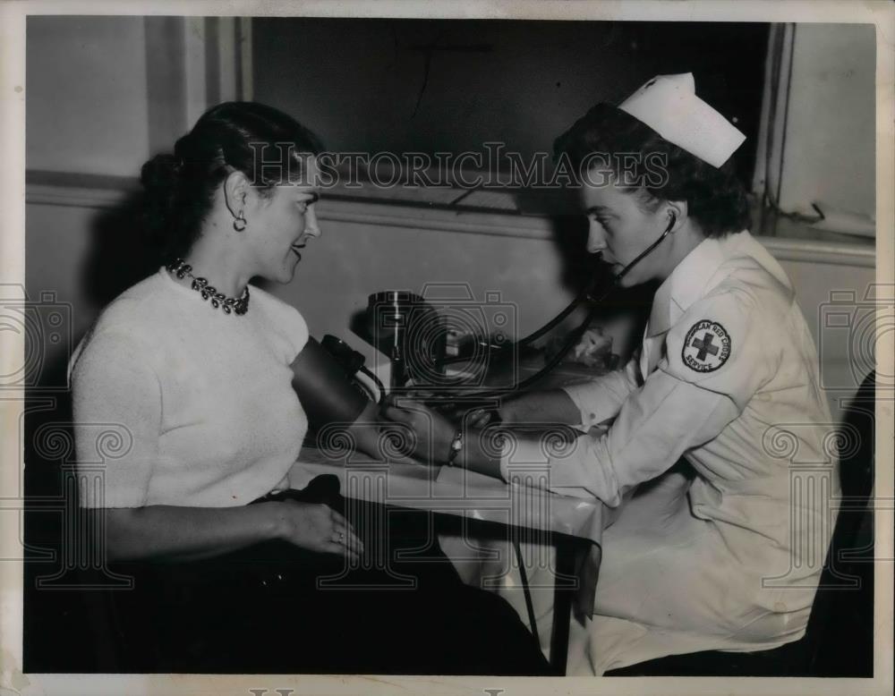 1951 Press Photo Miss Virginia Dahler, and Mrs. Joan Cross - nea30253 - Historic Images