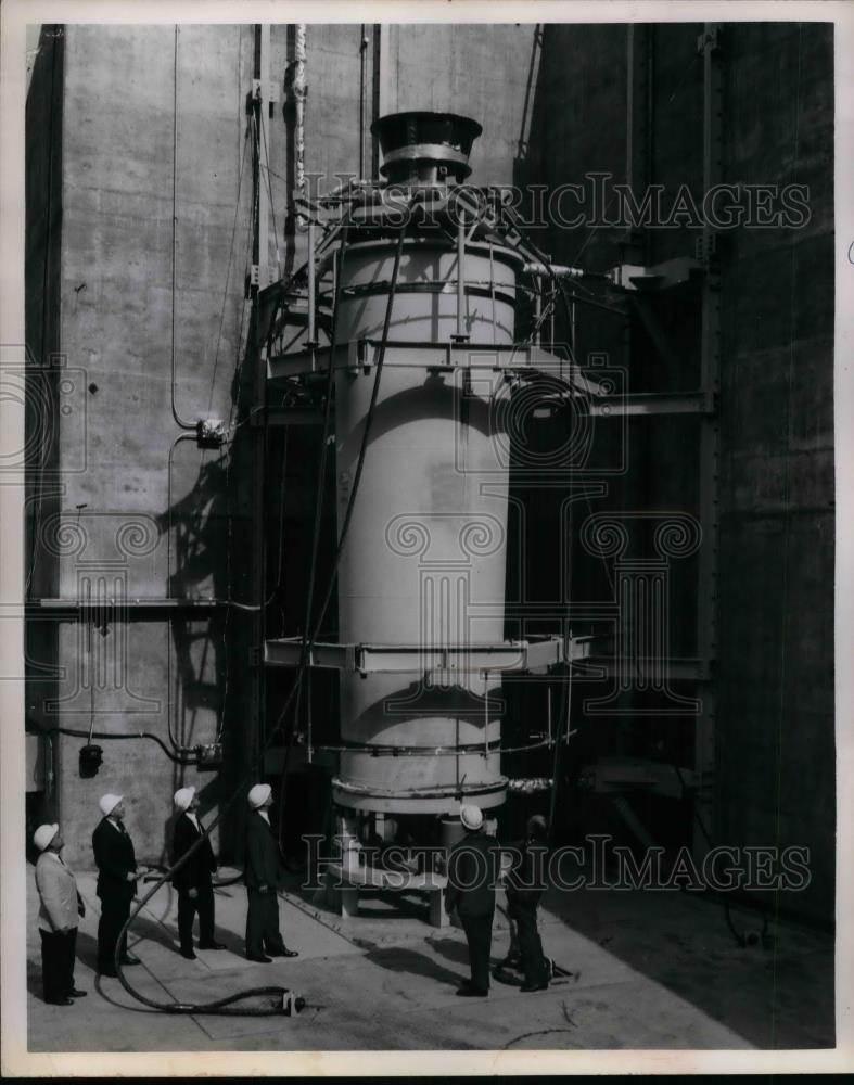 1961 Press Photo Scientists Inspect First Working Segmented Solid Rocket Motor - Historic Images