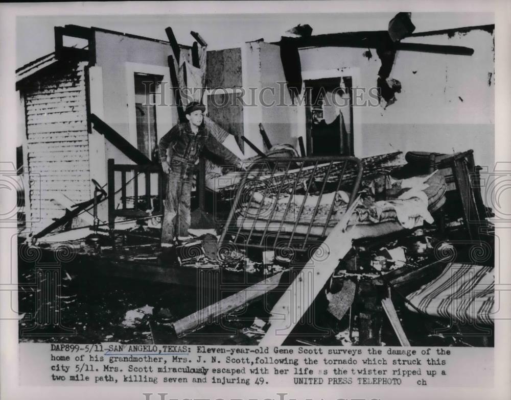 1953 Press Photo Gene Scott after a tornado hit his grandmothers's home. - Historic Images