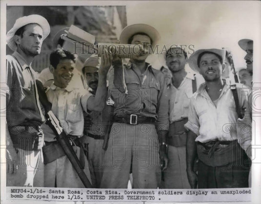 1955 Press Photo Government Soldiers Display Unexploded Bomb in Costa Rica - Historic Images