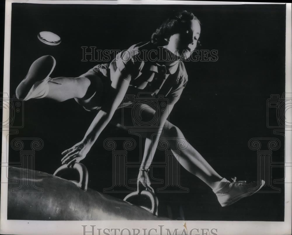 1954 Press Photo Gymnast Diane Egner Exercising On Horse At Gymnasium - Historic Images