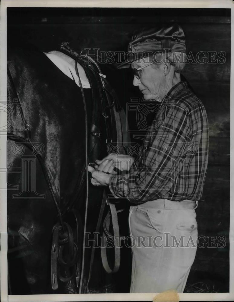 1949 Press Photo Mrs Forrest Burrington Horse Riding - nea31391 - Historic Images