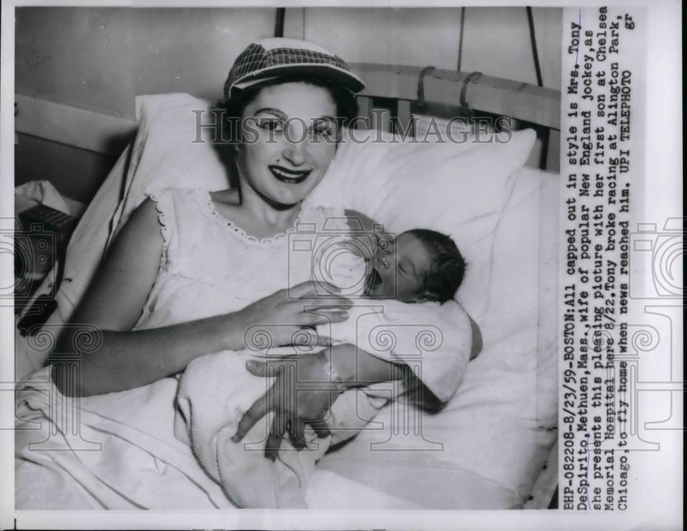 1959 Press Photo Mrs Tony DeSpirito of Mass. & newborn baby - nea31187 - Historic Images