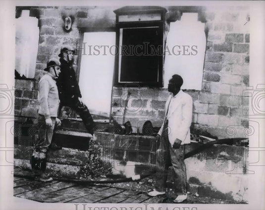 1955 Press Photo Rev. Banks with Firemen at Emmanuel Tabernacle Baptist - Historic Images
