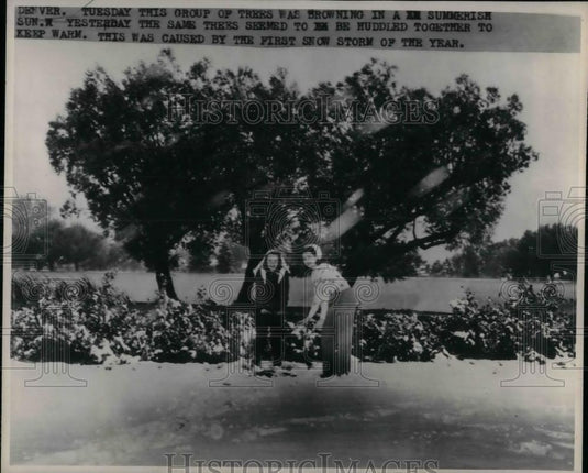 1947 Press Photo picture of two young ladies in the snow - nea32816 - Historic Images