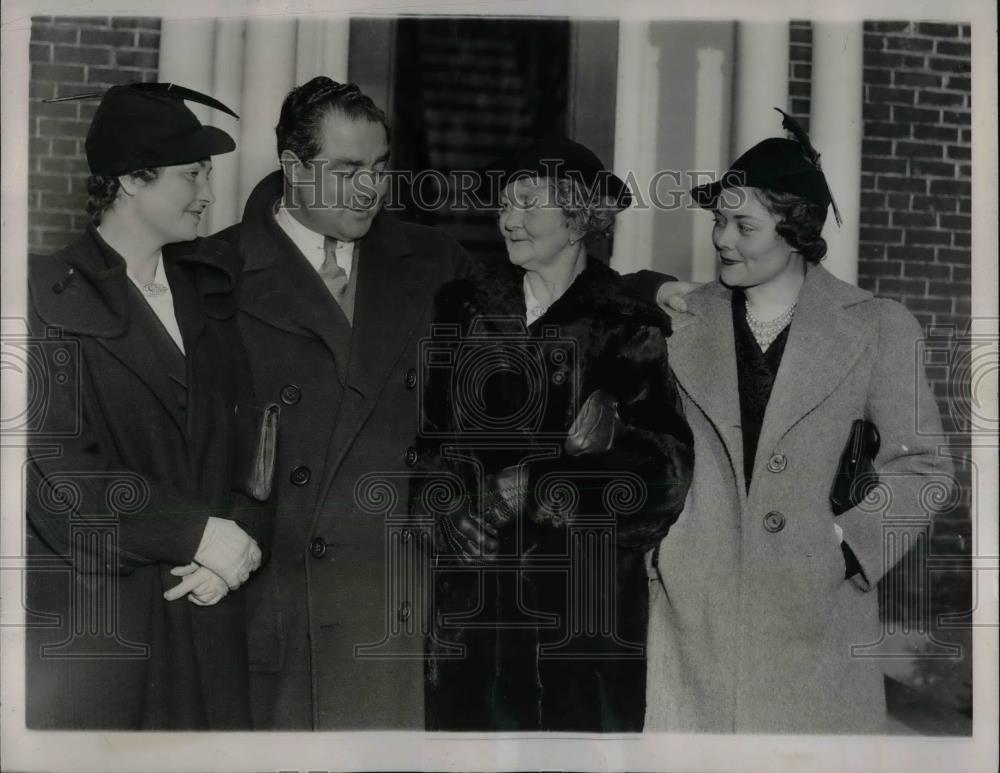 1937 Press Photo Maadeline McGrath, Mrs Mary moore, & Mrs Mary Allen - nea32035 - Historic Images