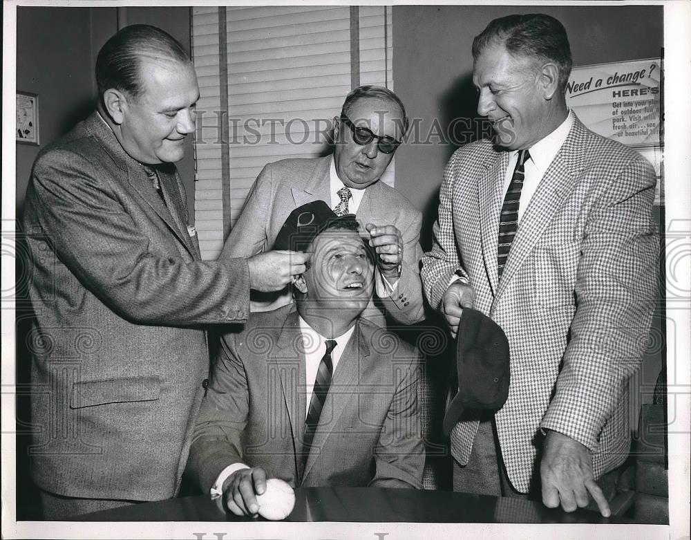 1956 Press Photo Chicago Cubs Manager Bob Sheffing & Vice Pres.Clarence Rowland - Historic Images