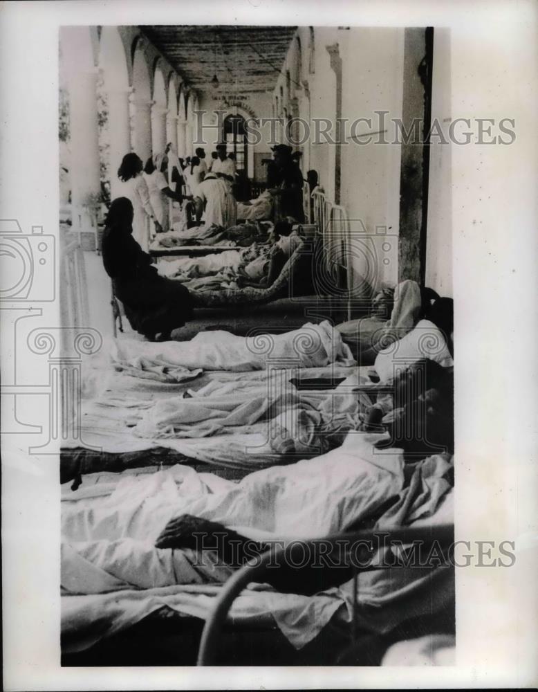 1941 Press Photo Injured Victims in Colima, Mexico devastating Earthquake. - Historic Images