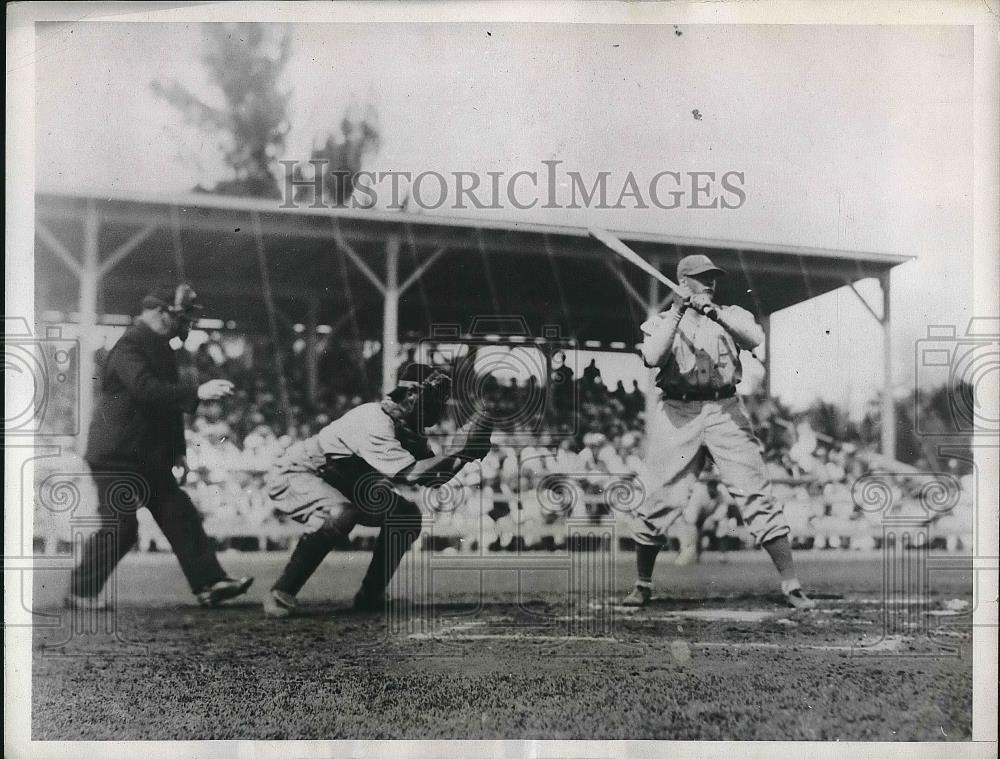 1934 Press Photo Eddie Madjeski Catcher Athletics Strikes Out Hal Schumacher MLB - Historic Images